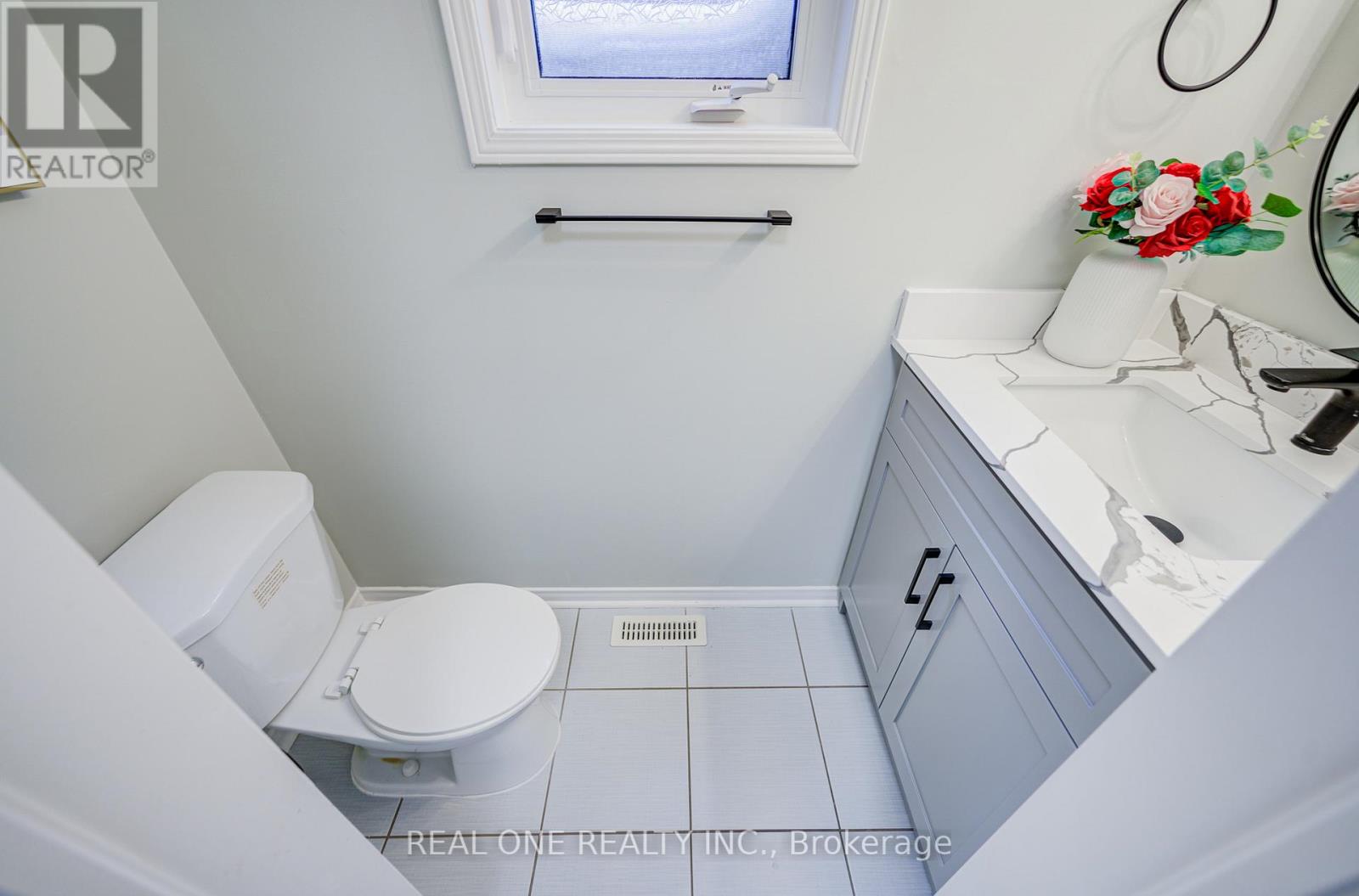 18 Latitude Lane, Whitchurch-Stouffville, Ontario  L4A 0T1 - Photo 8 - N12703288