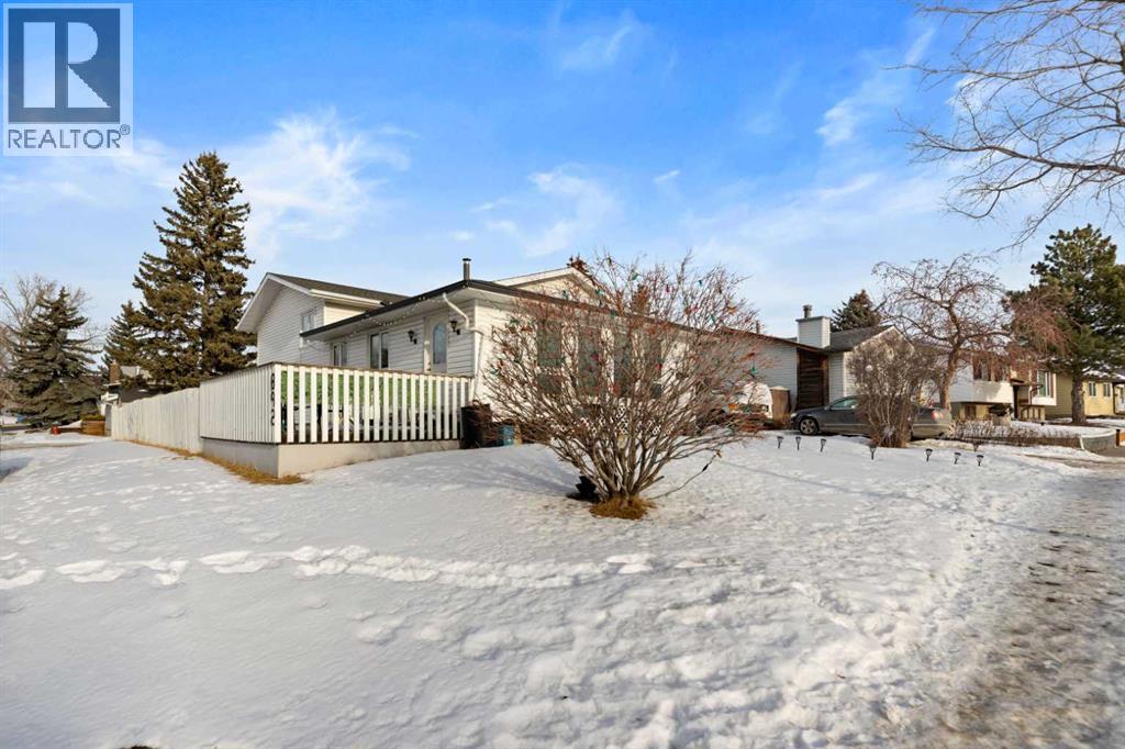 892 Abbotsford Drive Ne, Calgary, Alberta  T2A 6B8 - Photo 3 - A2279402