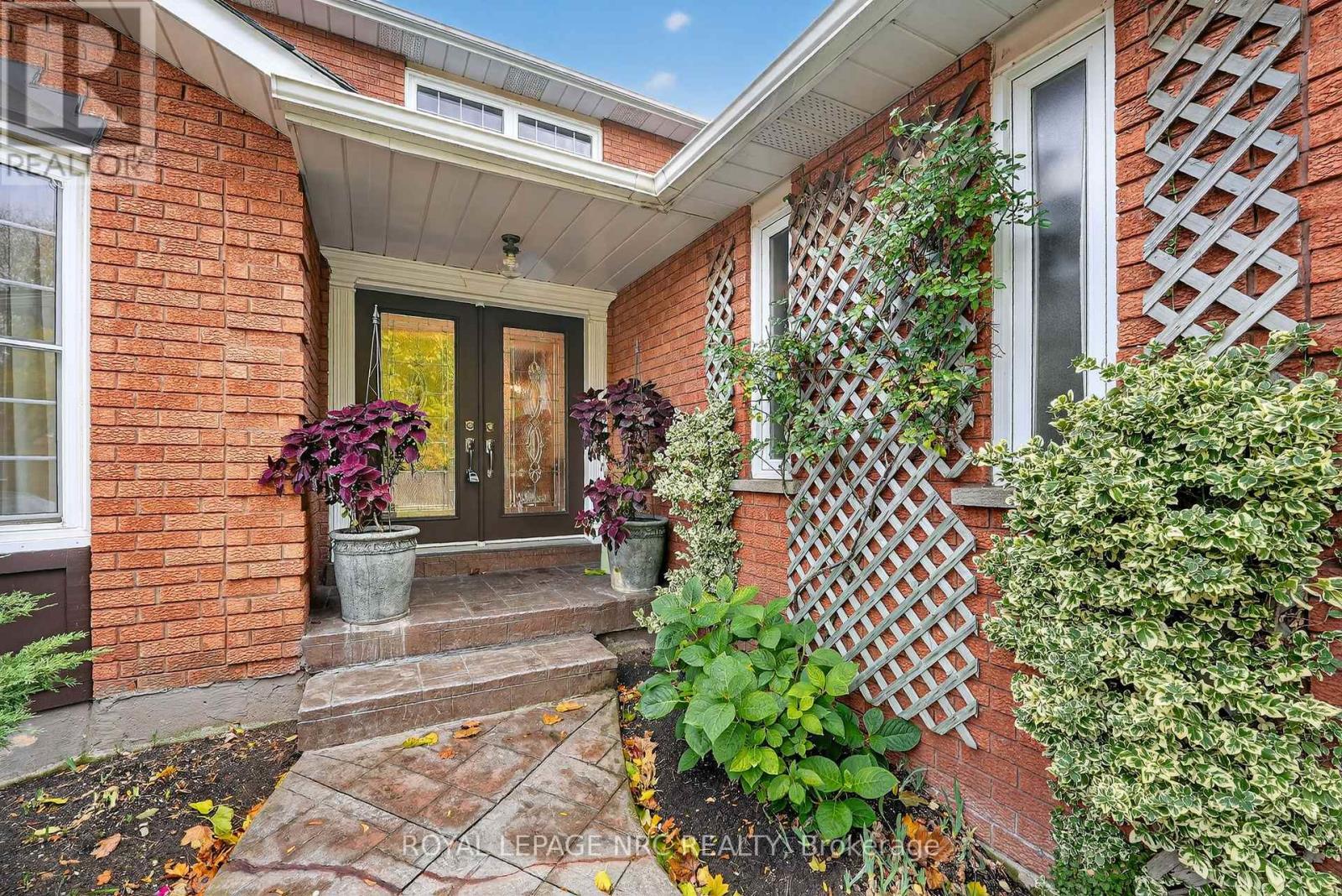 1152 Rushbrooke Drive, Oakville, Ontario  L6M 1K1 - Photo 2 - W12705584