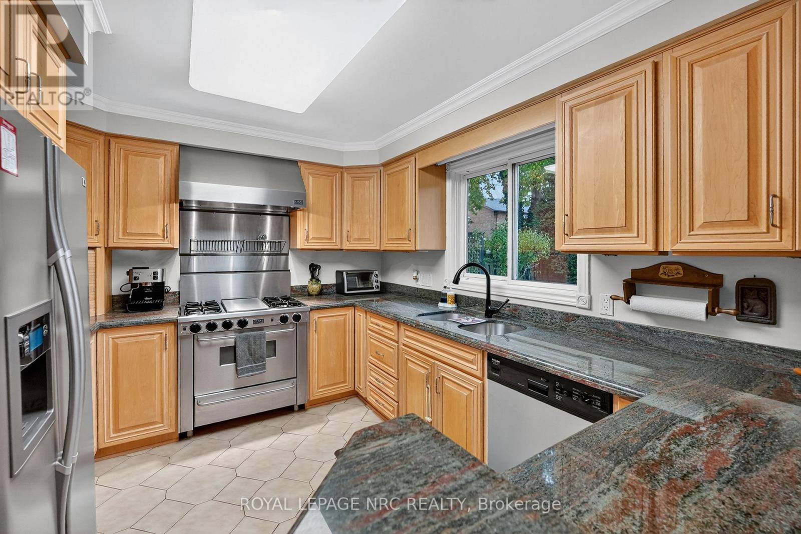 1152 Rushbrooke Drive, Oakville, Ontario  L6M 1K1 - Photo 7 - W12705584