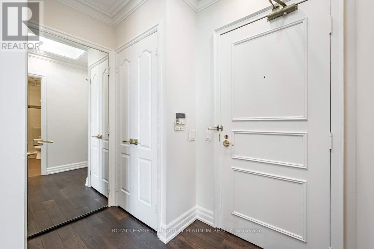 902 - 38 AVENUE ROAD, Toronto, Ontario