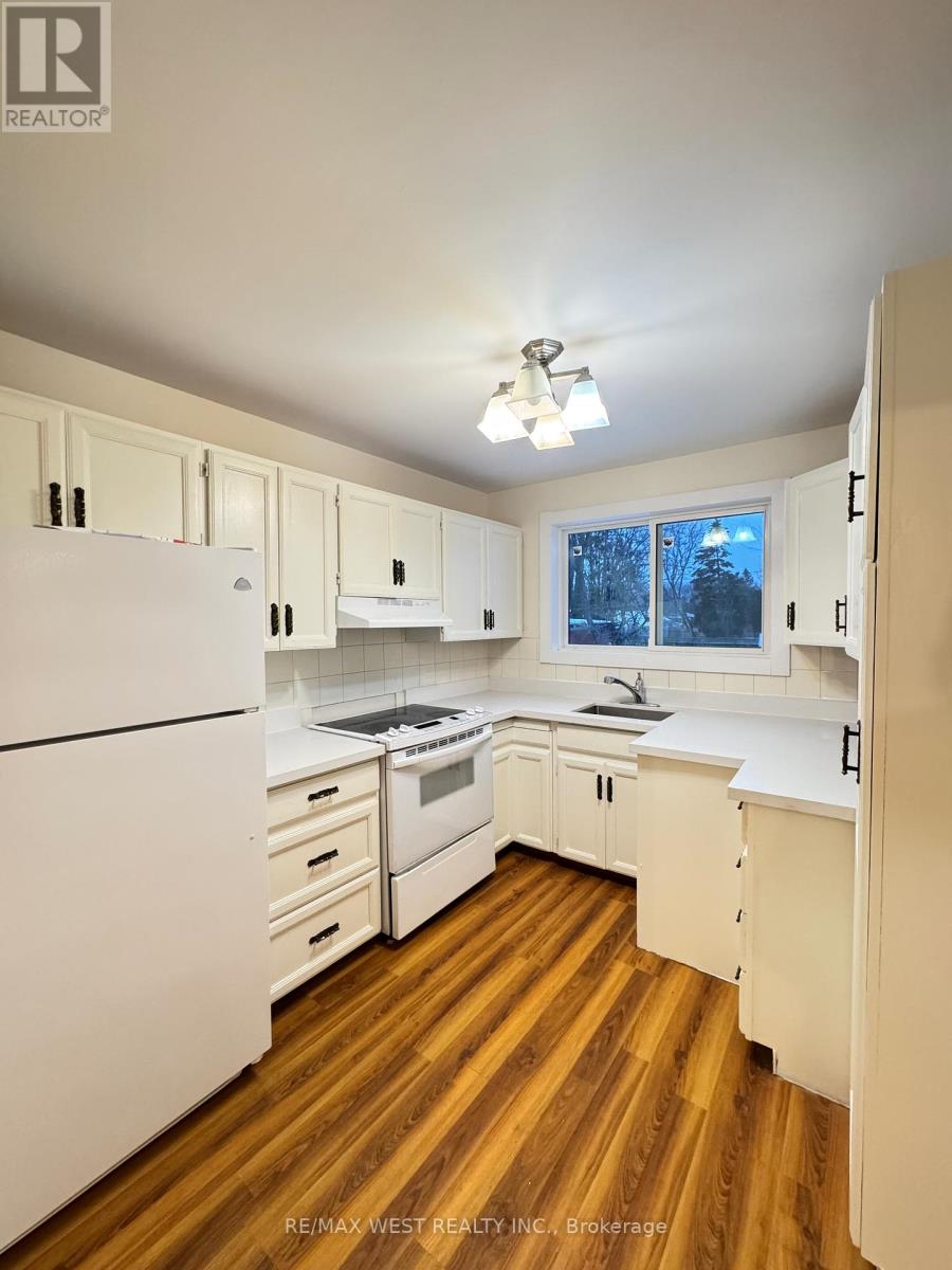 Main Floor - 410 Becker Road N, Richmond Hill, Ontario  L4C 2S4 - Photo 4 - N12705572