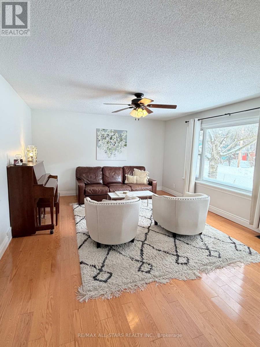 68 Montreal Street, Whitchurch-Stouffville, Ontario  L4A 7W1 - Photo 3 - N12705616