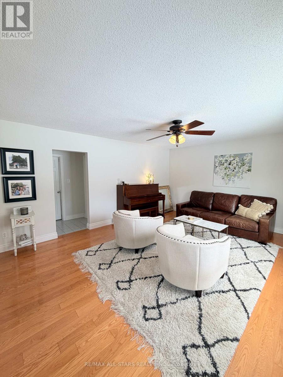 68 Montreal Street, Whitchurch-Stouffville, Ontario  L4A 7W1 - Photo 4 - N12705616