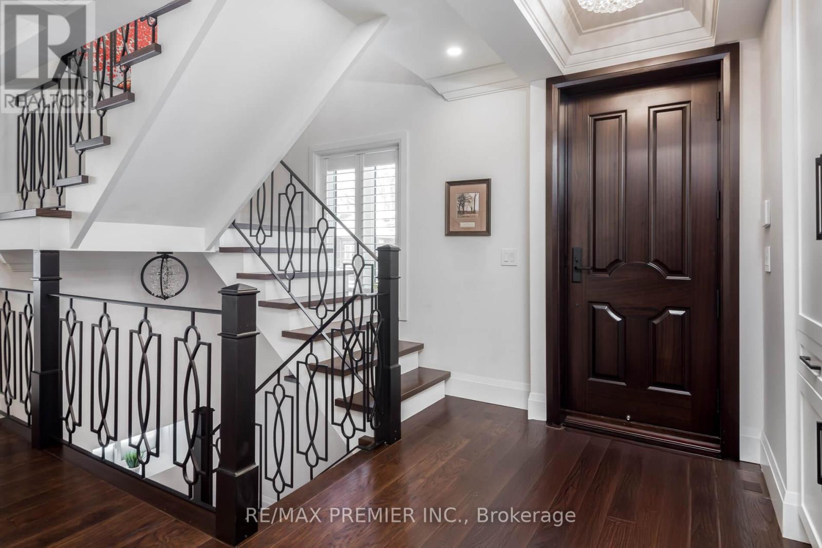 21 Elizabeth Street N, Brampton, Ontario  L6X 1S1 - Photo 4 - W12705582