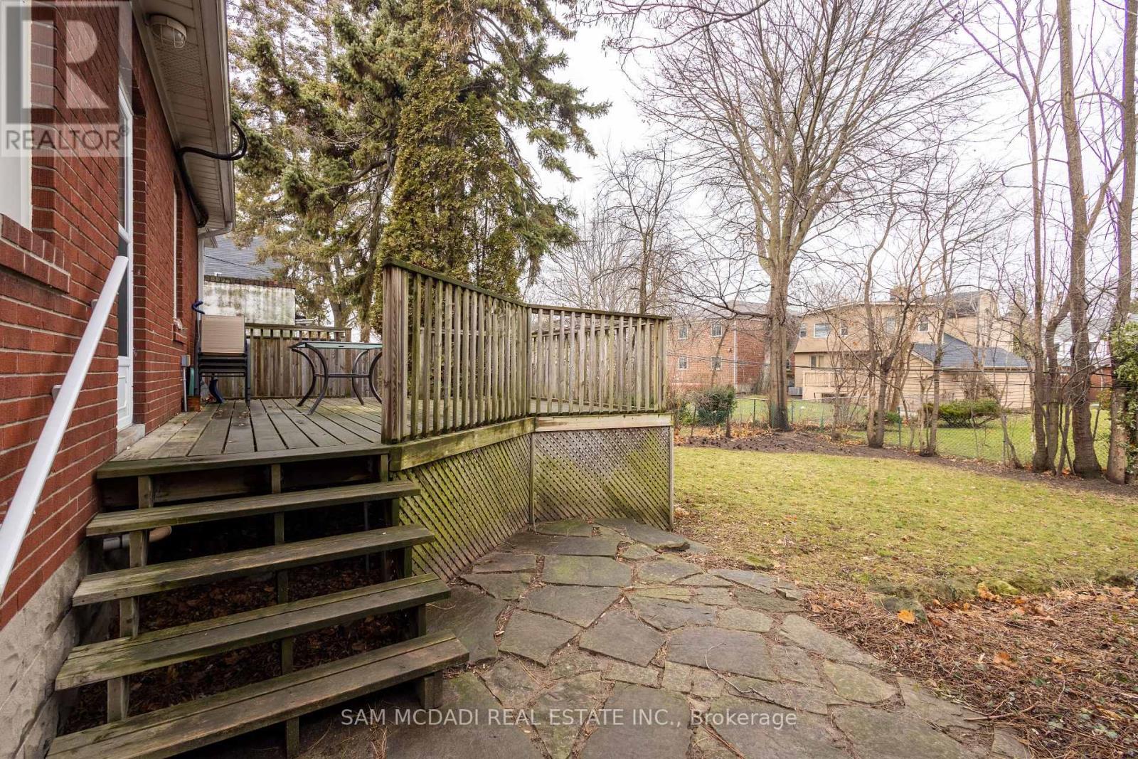 11 Brant Avenue, Mississauga, Ontario  L5G 3N9 - Photo 3 - W12705602