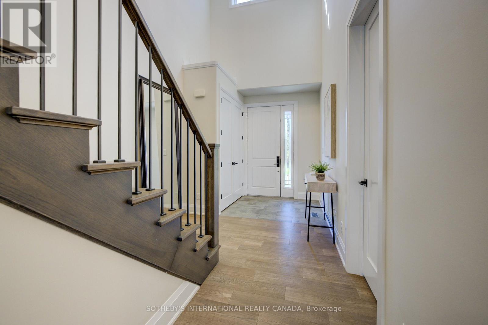 6 Gore Estate Court, North Dumfries, Ontario  N0B 1E0 - Photo 4 - X12705620