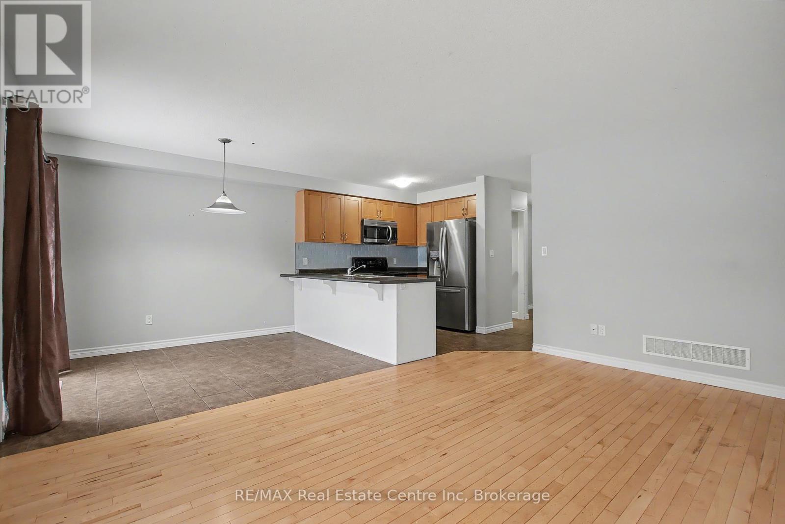 158 Kemp Crescent, Guelph, Ontario N1E 0K1 - Photo 11 - X12699870