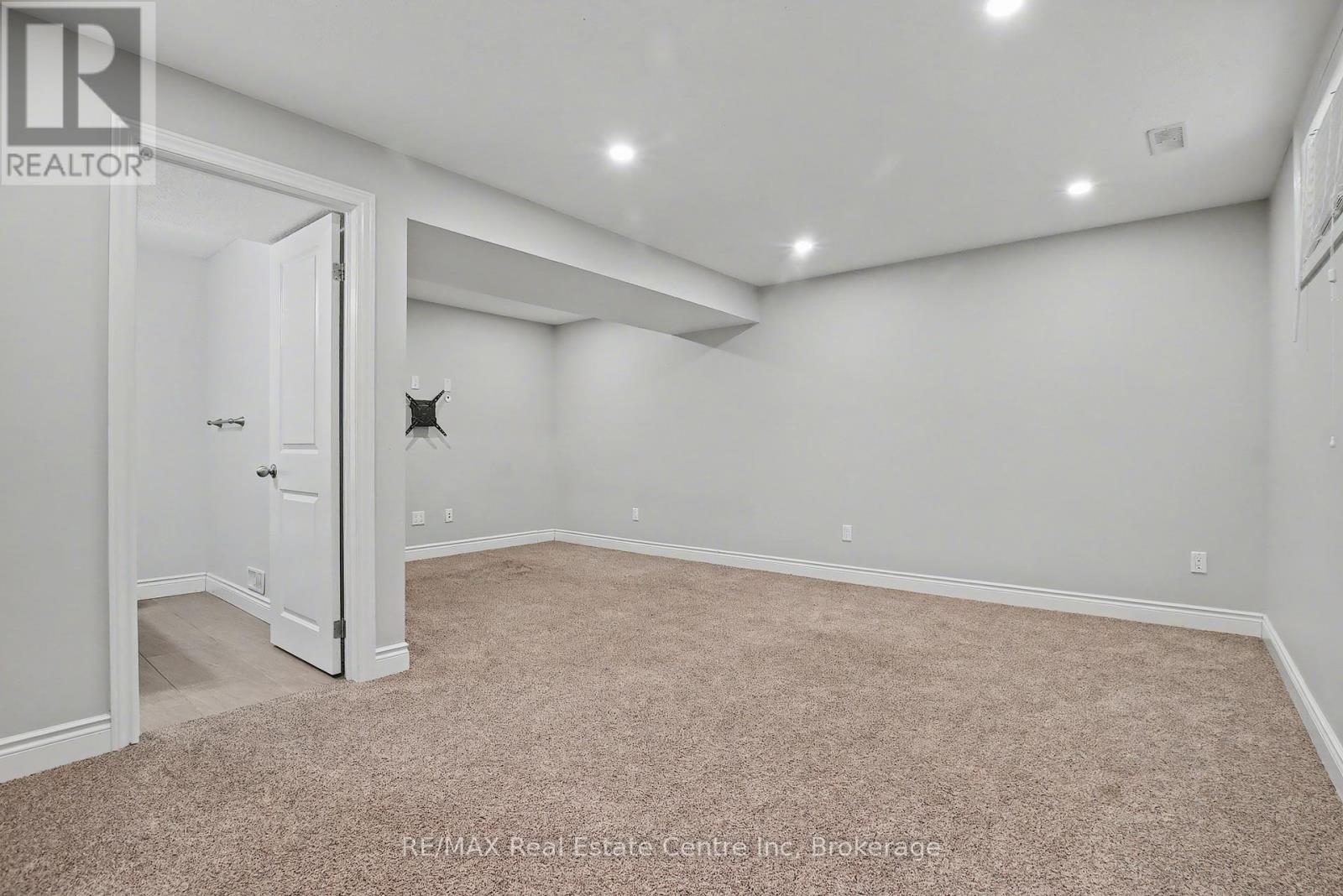 158 Kemp Crescent, Guelph, Ontario N1E 0K1 - Photo 25 - X12699870