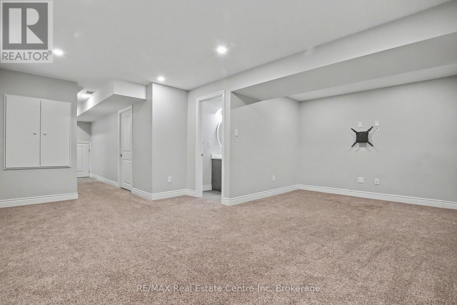 158 Kemp Crescent, Guelph, Ontario N1E 0K1 - Photo 27 - X12699870