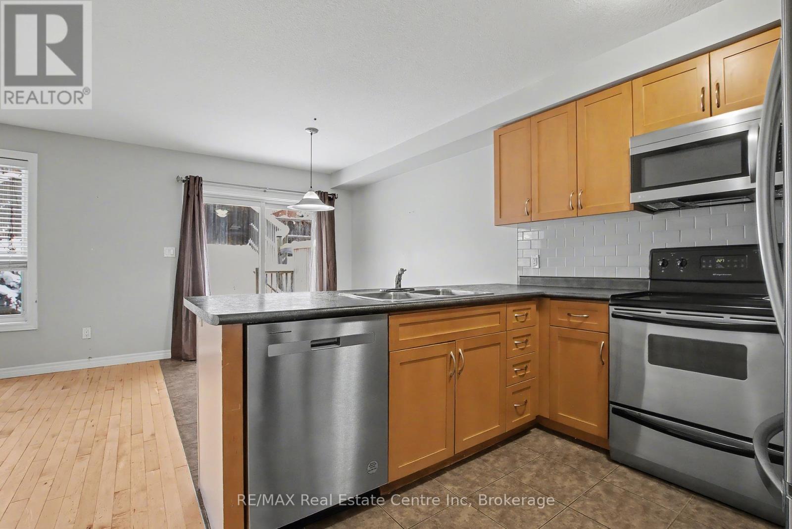 158 Kemp Crescent, Guelph, Ontario N1E 0K1 - Photo 7 - X12699870