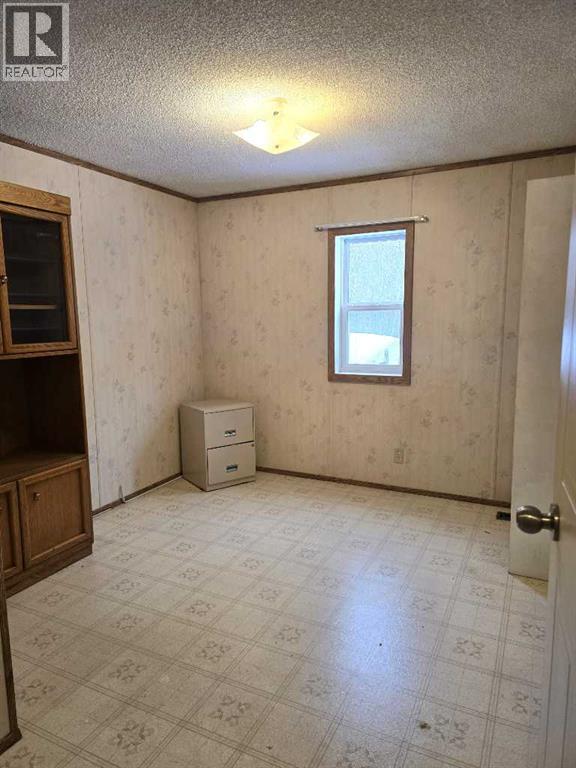 21, 4028 Highway 11, Rural Lacombe County, Alberta  T4L 2N3 - Photo 11 - A2278059