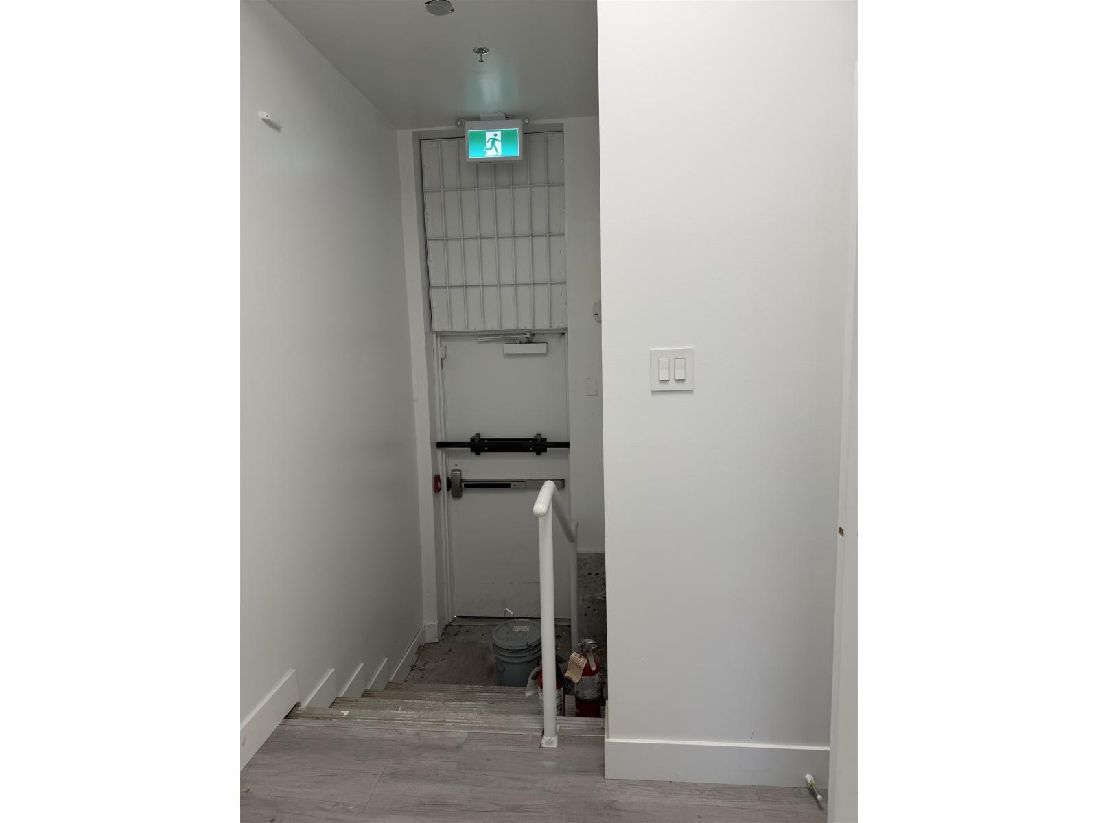 102 8050 128 Street, Surrey, British Columbia  V3W 4E9 - Photo 3 - C8074302