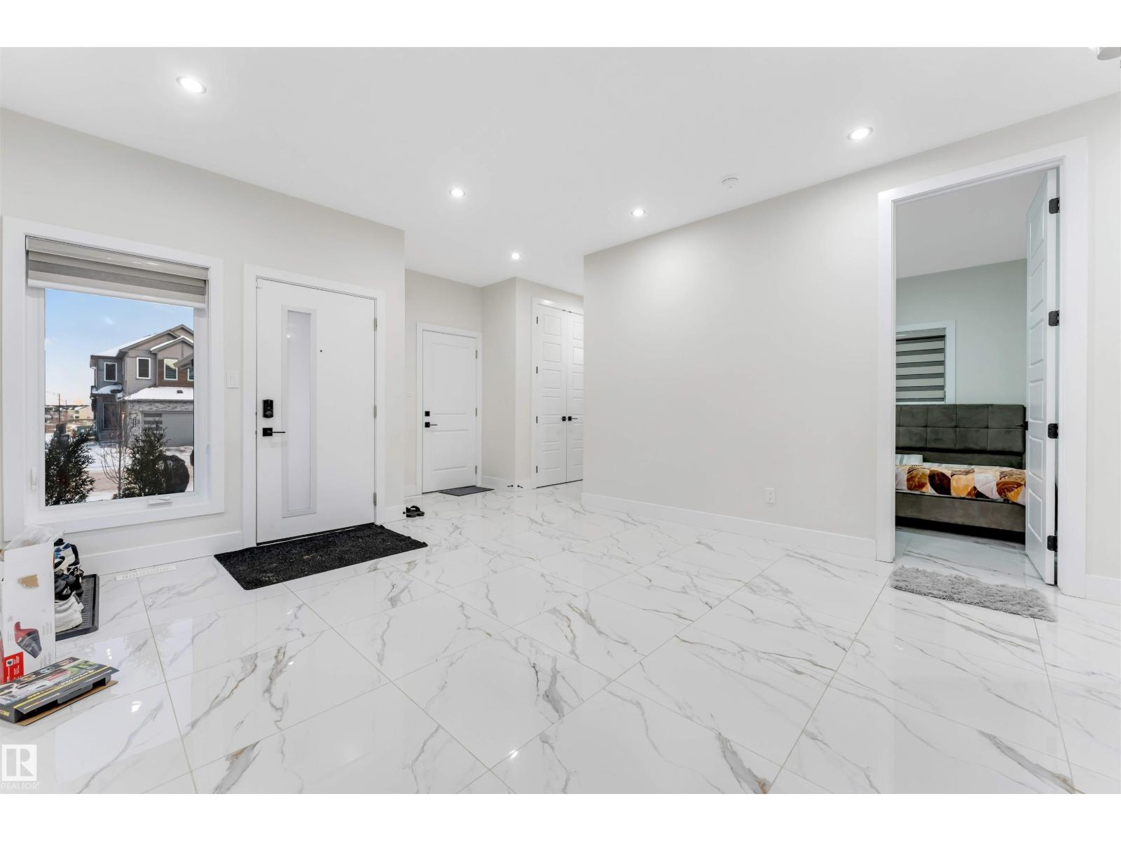 16916 47 St Nw, Edmonton, Alberta  T5Y 4J5 - Photo 7 - E4468487