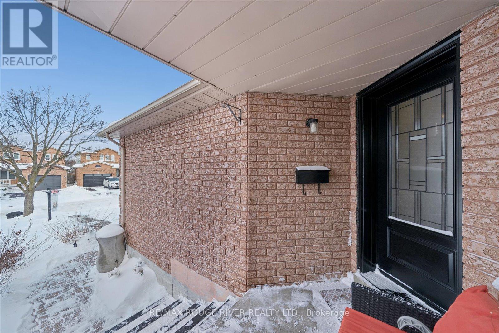 13 Prestonway Drive, Clarington, Ontario  L1C 4S8 - Photo 3 - E12702236