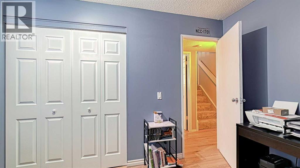 152 Oaktree Lane Sw, Calgary, Alberta  T2V 4E4 - Photo 22 - A2279714