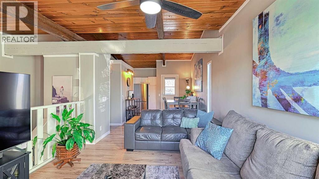 152 Oaktree Lane Sw, Calgary, Alberta  T2V 4E4 - Photo 4 - A2279714