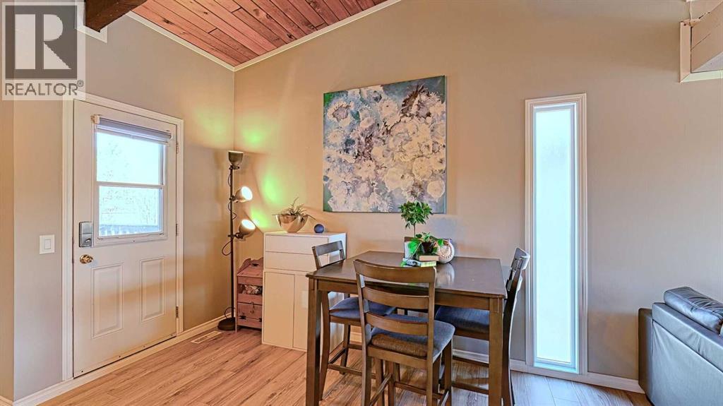 152 Oaktree Lane Sw, Calgary, Alberta  T2V 4E4 - Photo 6 - A2279714