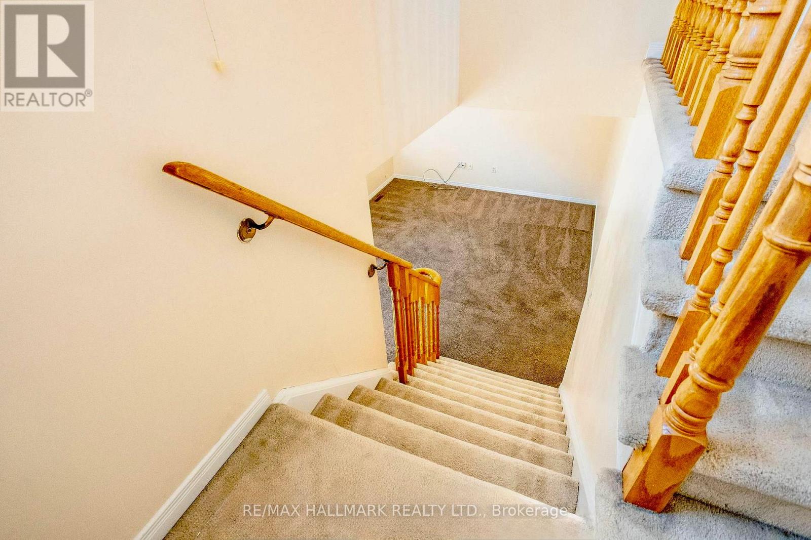 384 Flagstone Way, Newmarket, Ontario  L3X 2R3 - Photo 4 - N12698048