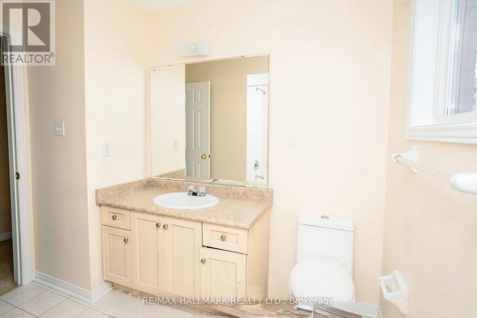 384 Flagstone Way, Newmarket, Ontario  L3X 2R3 - Photo 6 - N12698048