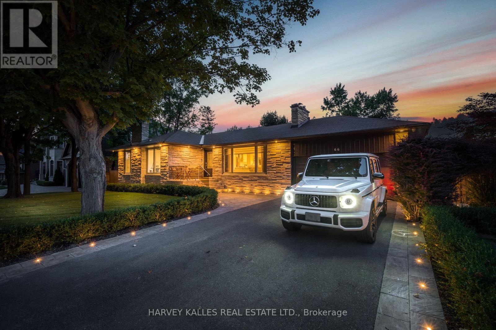 66 Westwood Lane, Richmond Hill, Ontario  L4C 6Y1 - Photo 1 - N12705666