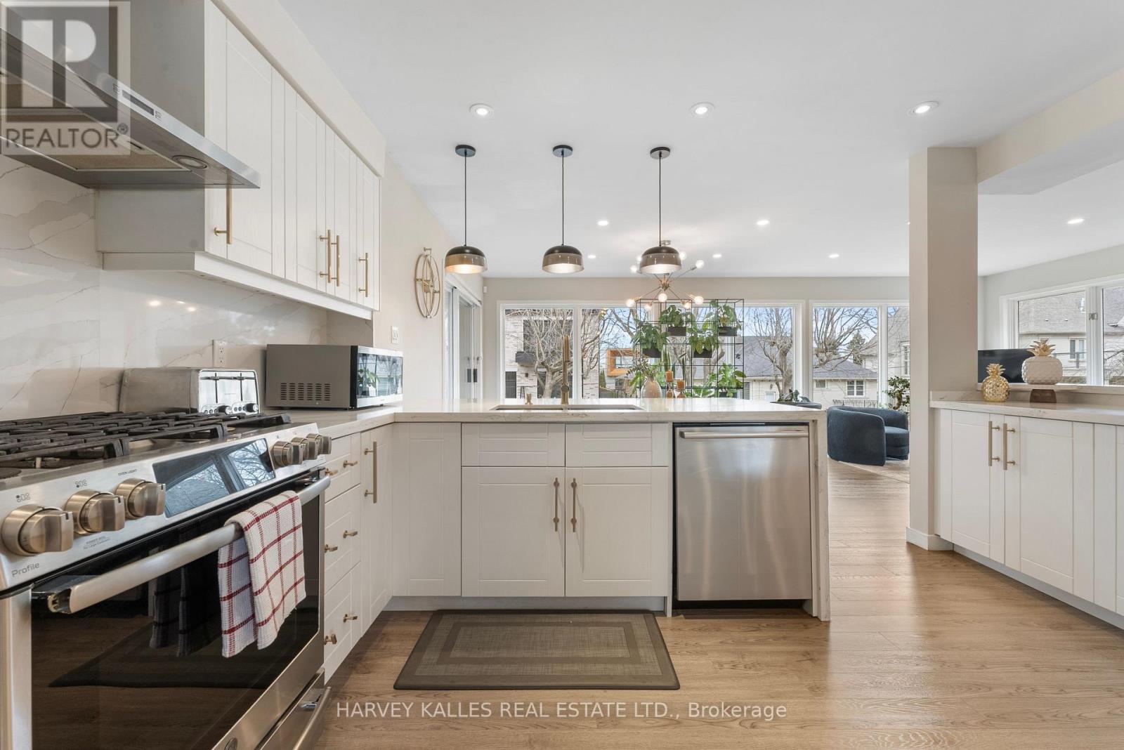 66 Westwood Lane, Richmond Hill, Ontario  L4C 6Y1 - Photo 6 - N12705666