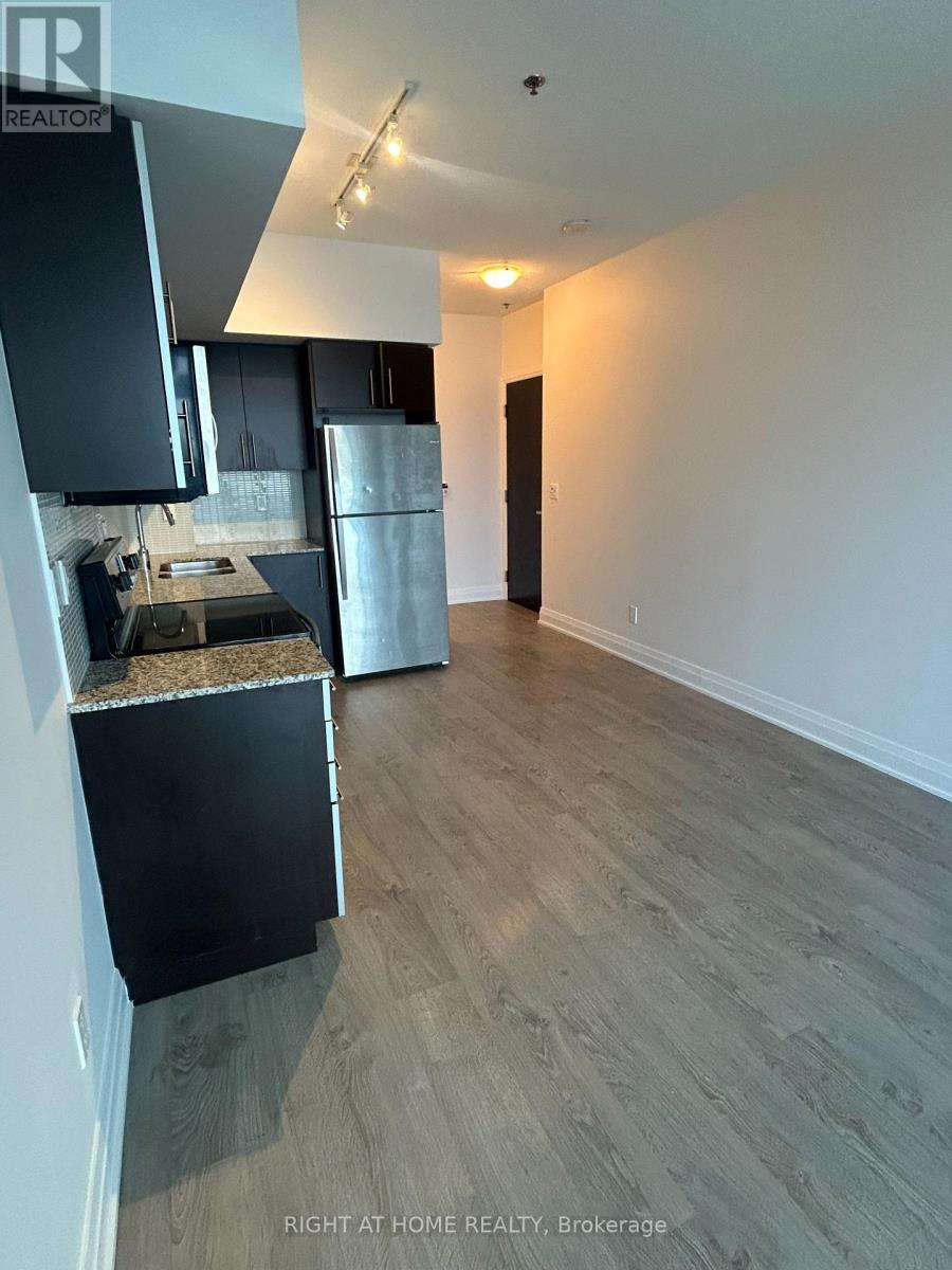 1010 - 55 Speers Road, Oakville, Ontario  L6K 3R6 - Photo 2 - W12705662