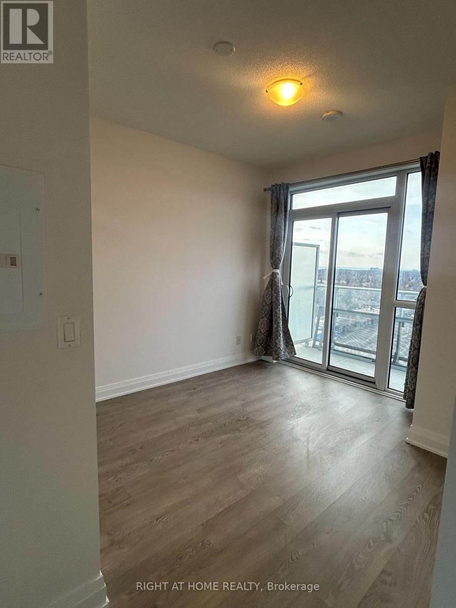 1010 - 55 Speers Road, Oakville, Ontario  L6K 3R6 - Photo 3 - W12705662