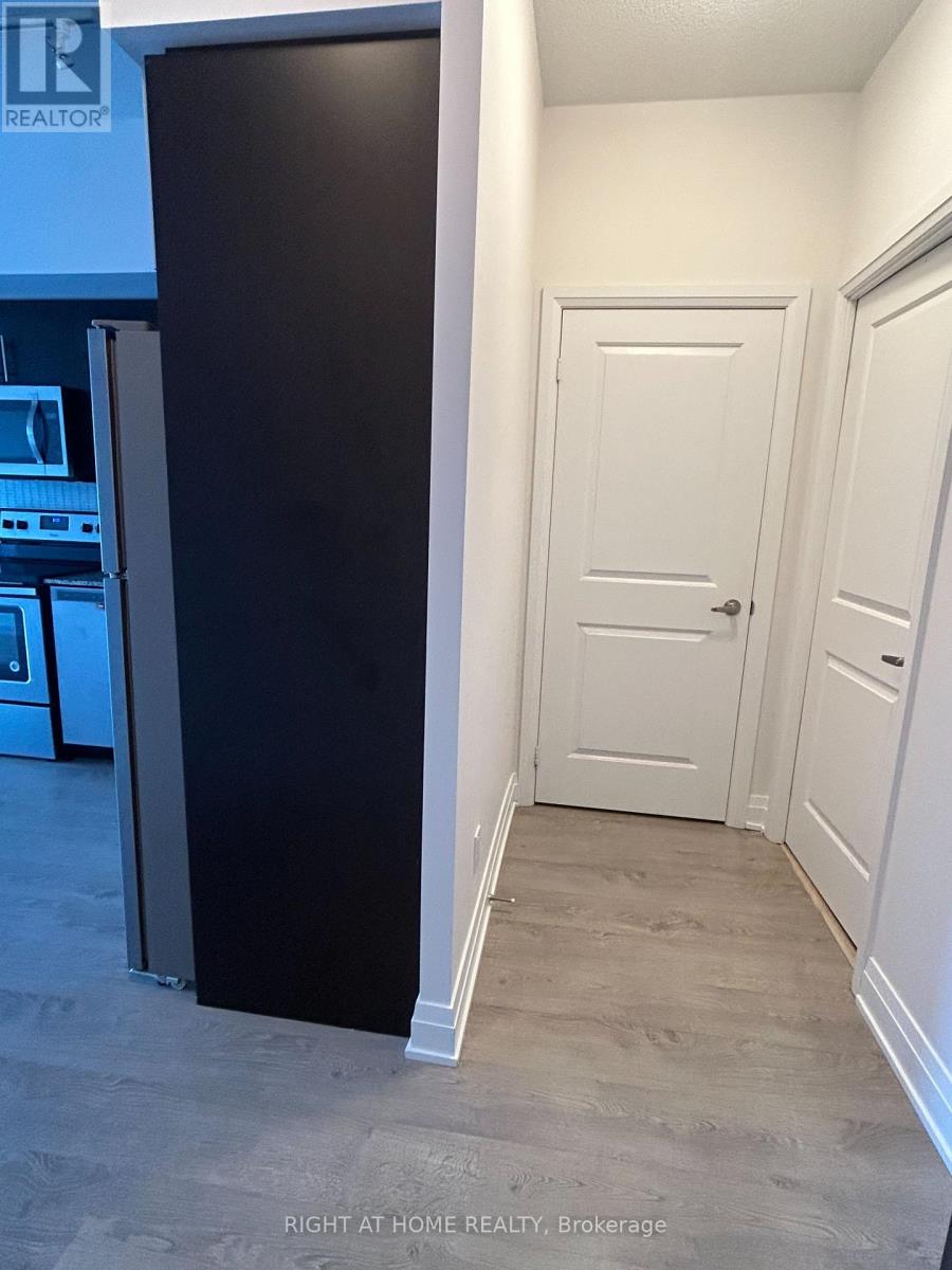 1010 - 55 Speers Road, Oakville, Ontario  L6K 3R6 - Photo 6 - W12705662