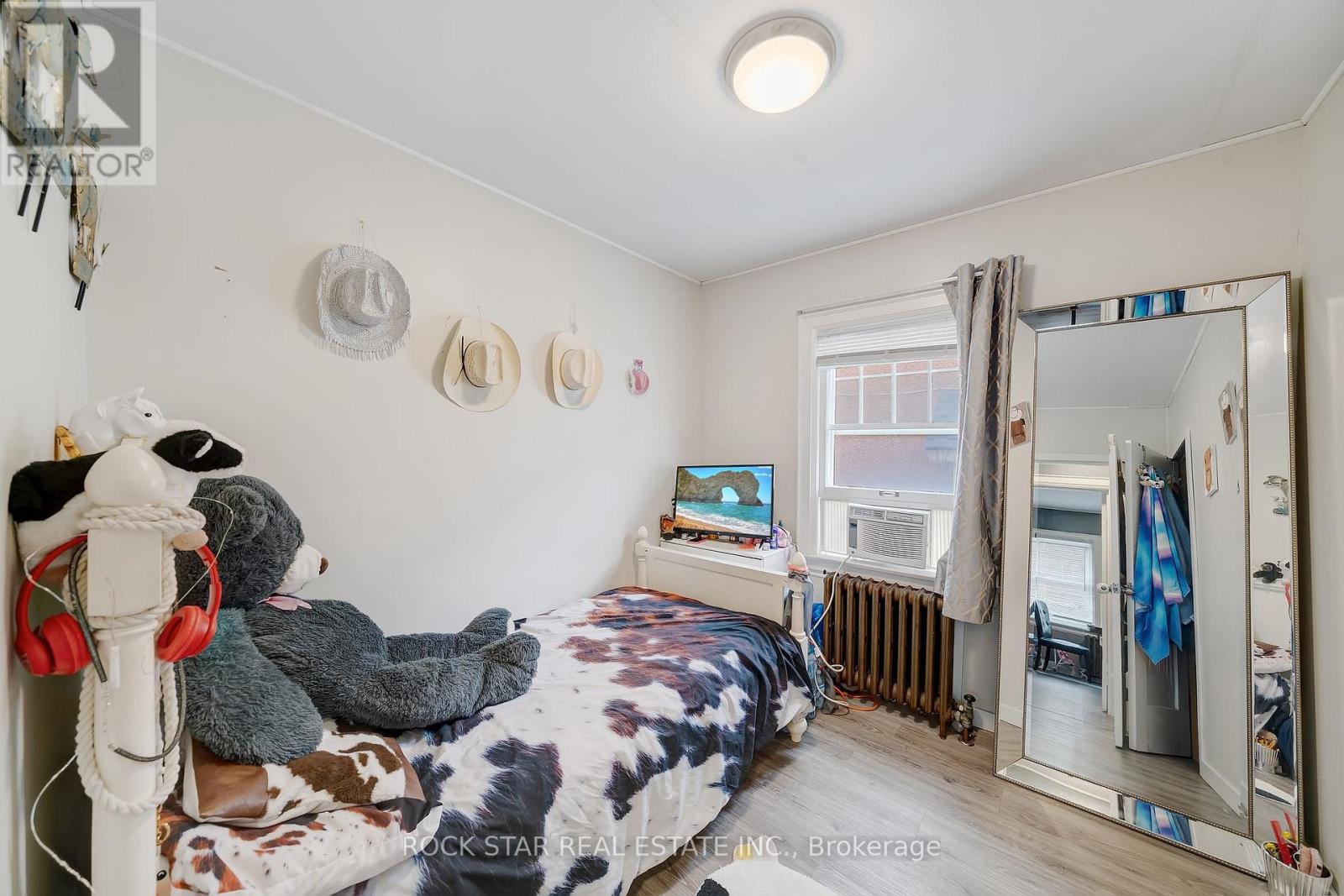 33 Fitzgerald Street, St. Catharines, Ontario  L2R 4B5 - Photo 12 - X12705654