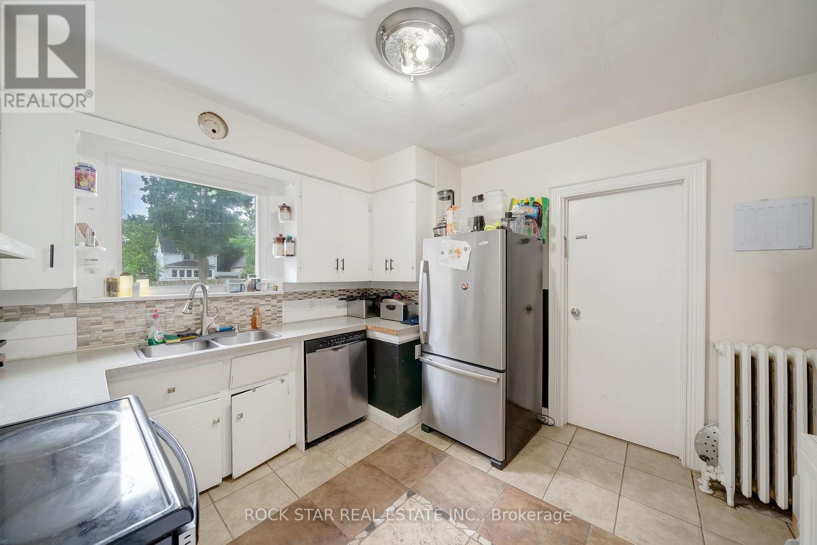 33 Fitzgerald Street, St. Catharines, Ontario  L2R 4B5 - Photo 5 - X12705654