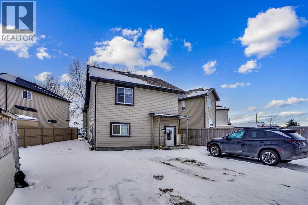 250 Martinwood Place Ne, Calgary, Alberta  t3j 3h6 - Photo 5 - A2275134