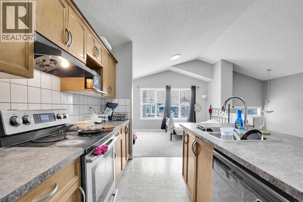 250 Martinwood Place Ne, Calgary, Alberta  t3j 3h6 - Photo 15 - A2275134