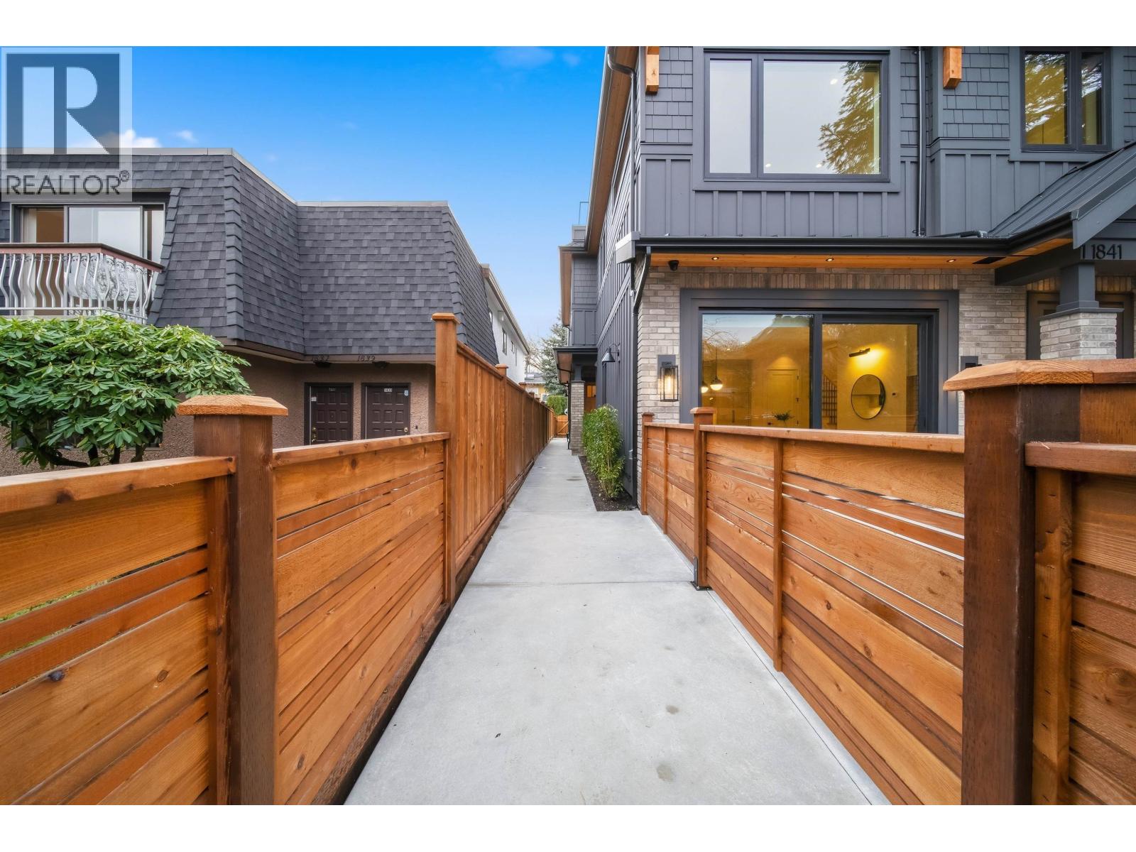 2 1841 Parker Street, Vancouver, British Columbia  V5L 2L1 - Photo 10 - R3080159