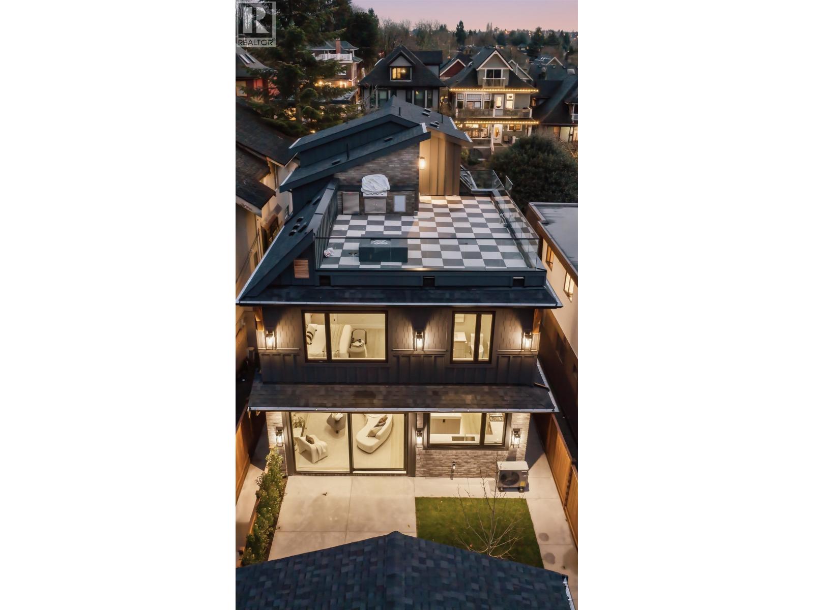 2 1841 Parker Street, Vancouver, British Columbia  V5L 2L1 - Photo 2 - R3080159