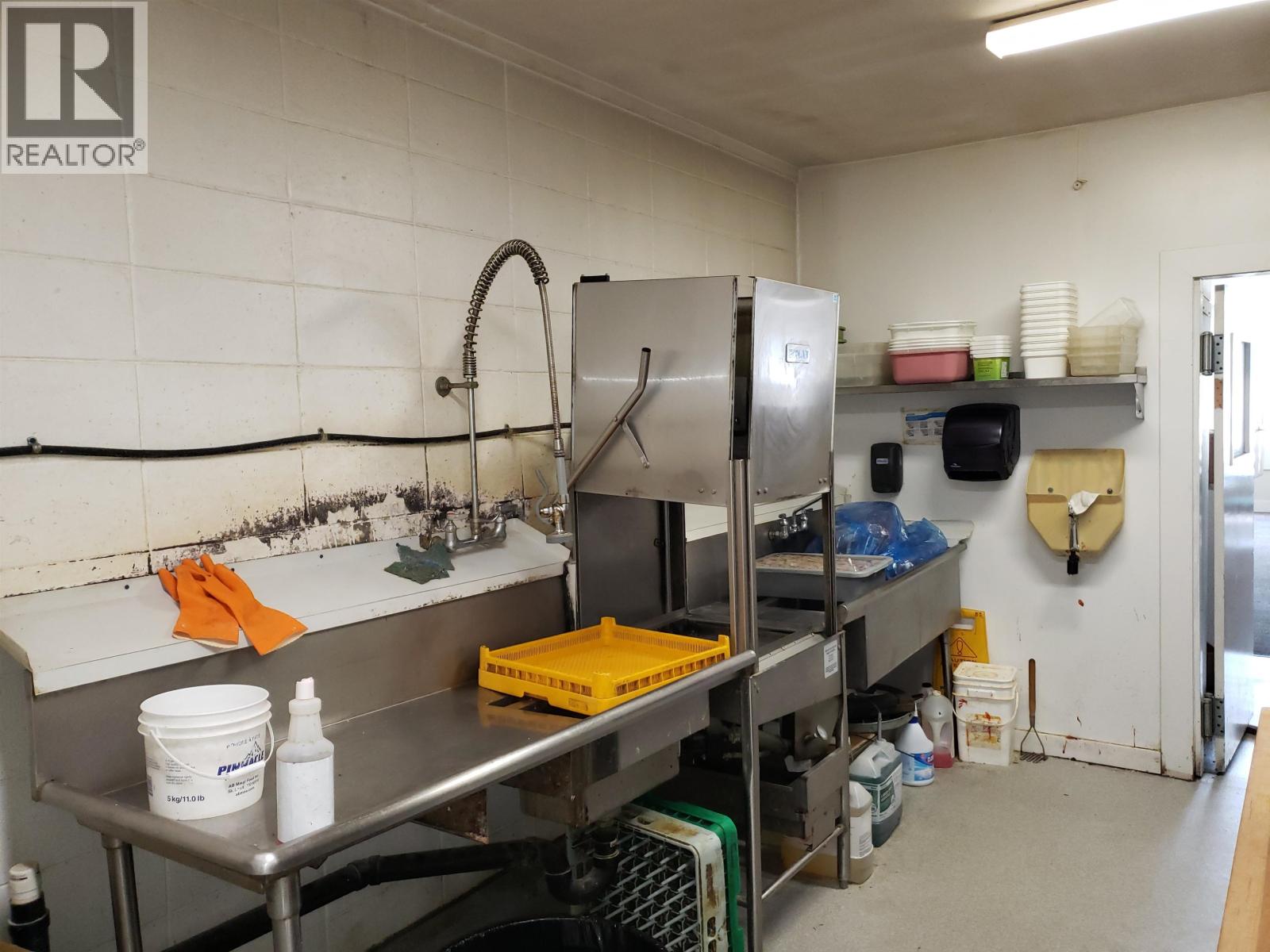 2260 Hart Highway, Prince George, British Columbia  V2K 2X8 - Photo 13 - C8075207