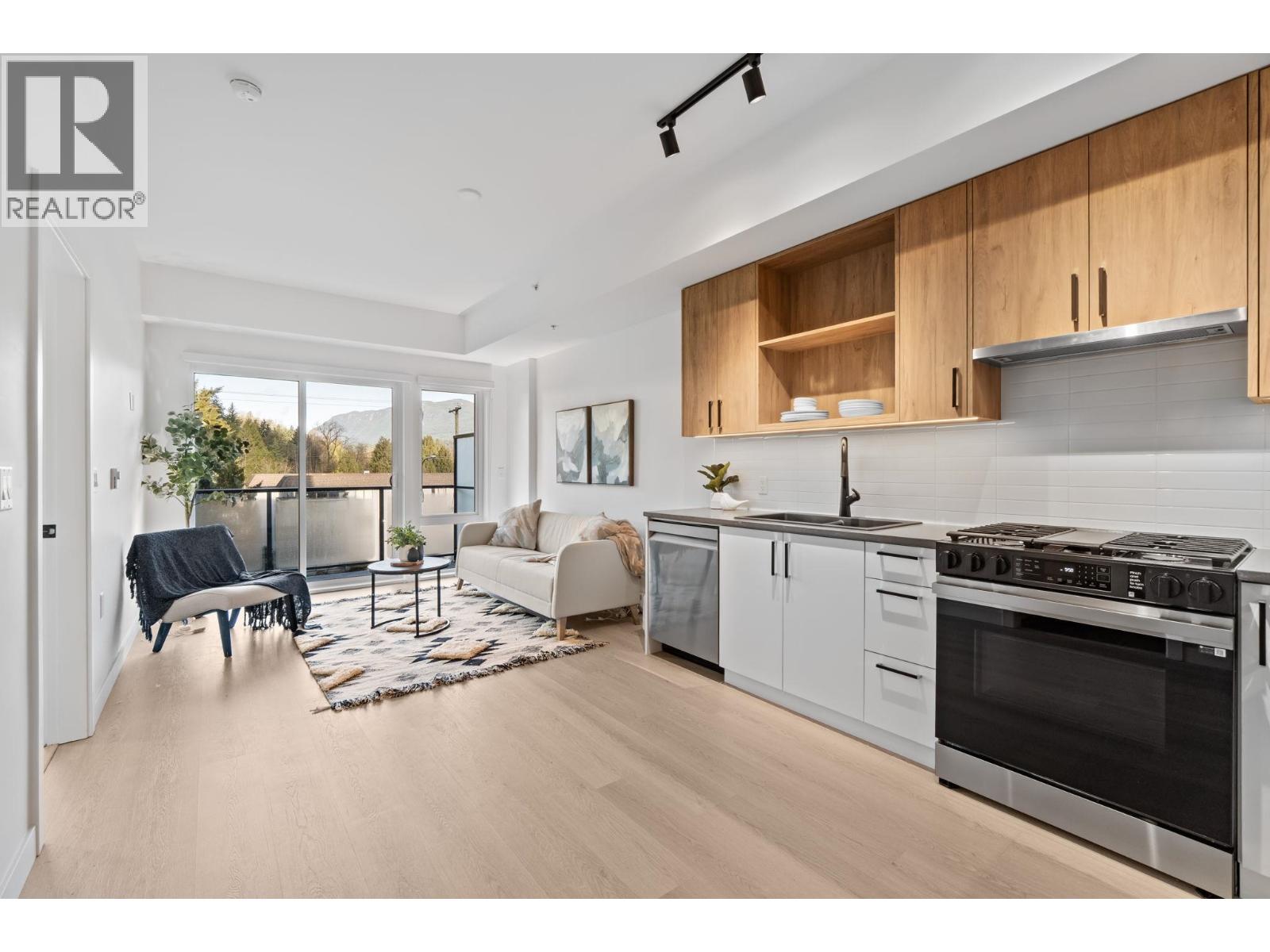 105 1100 Clarke Road, Port Moody, British Columbia  V6M 4B9 - Photo 2 - R3068307