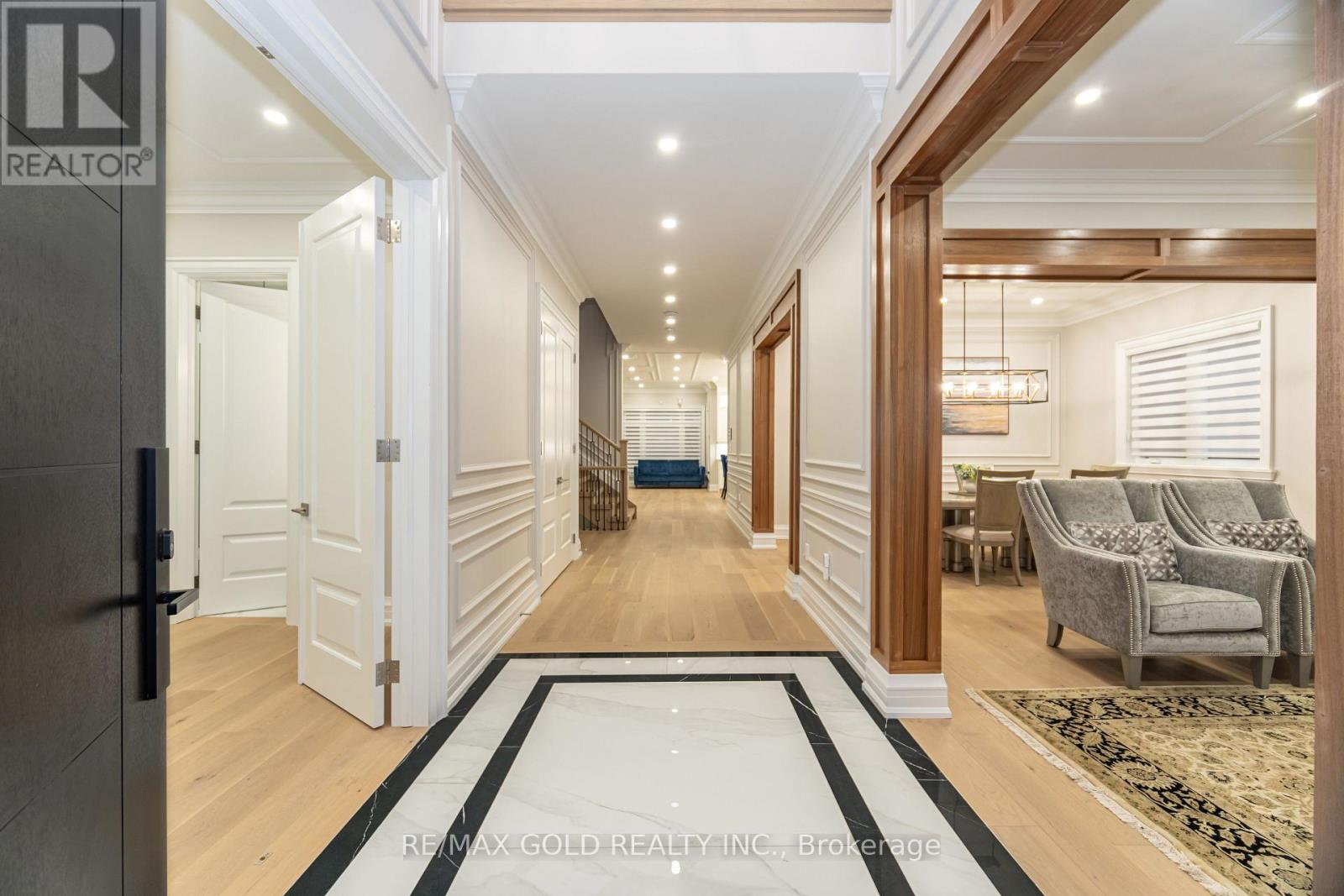 19 Maldaver Avenue, Mississauga, Ontario  L5M 1W4 - Photo 9 - W12705324