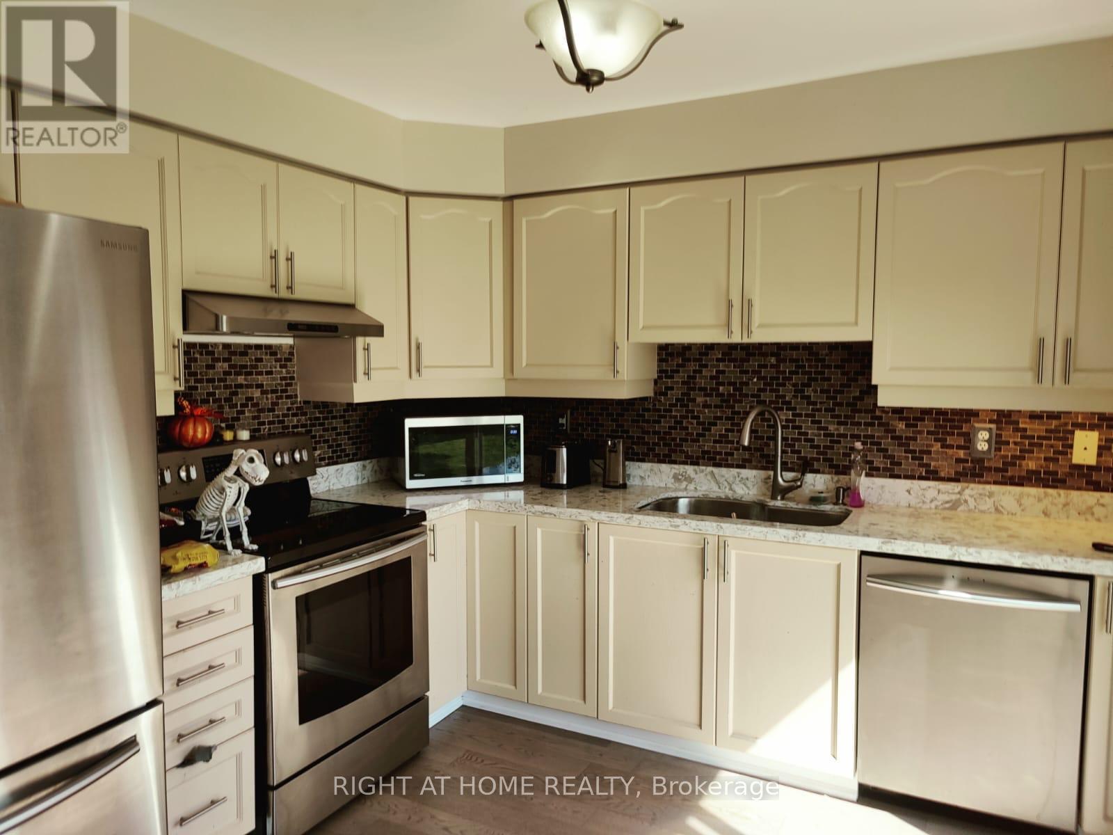 15 Allworth Crescent W, Clarington, Ontario  L1C 0B5 - Photo 4 - E12705702