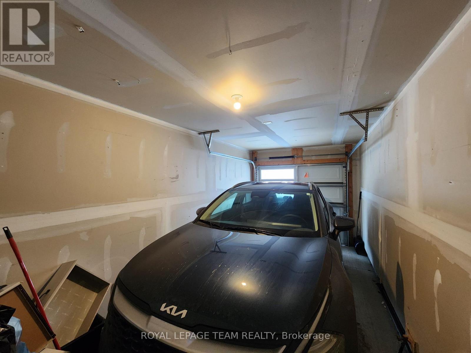 689 Rouncey Road, Ottawa, Ontario  K2V 0P9 - Photo 22 - X12705706