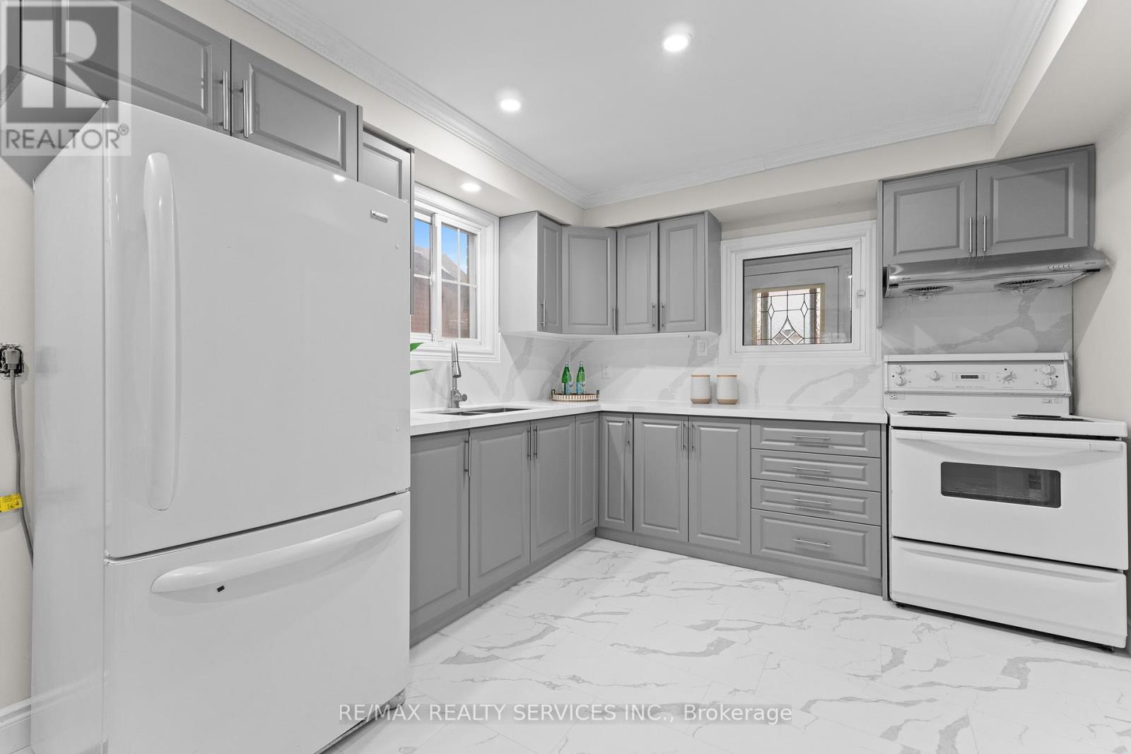 69 Kingswood Drive, Brampton, Ontario  L6V 2X5 - Photo 9 - W12695800