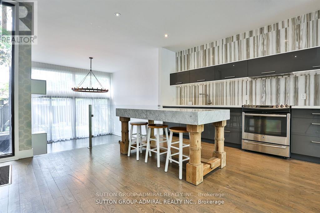 169 Woburn Avenue, Toronto, Ontario  M5M 1K8 - Photo 11 - C12705690