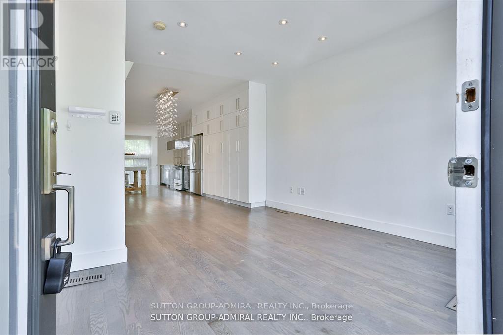 169 Woburn Avenue, Toronto, Ontario  M5M 1K8 - Photo 6 - C12705690