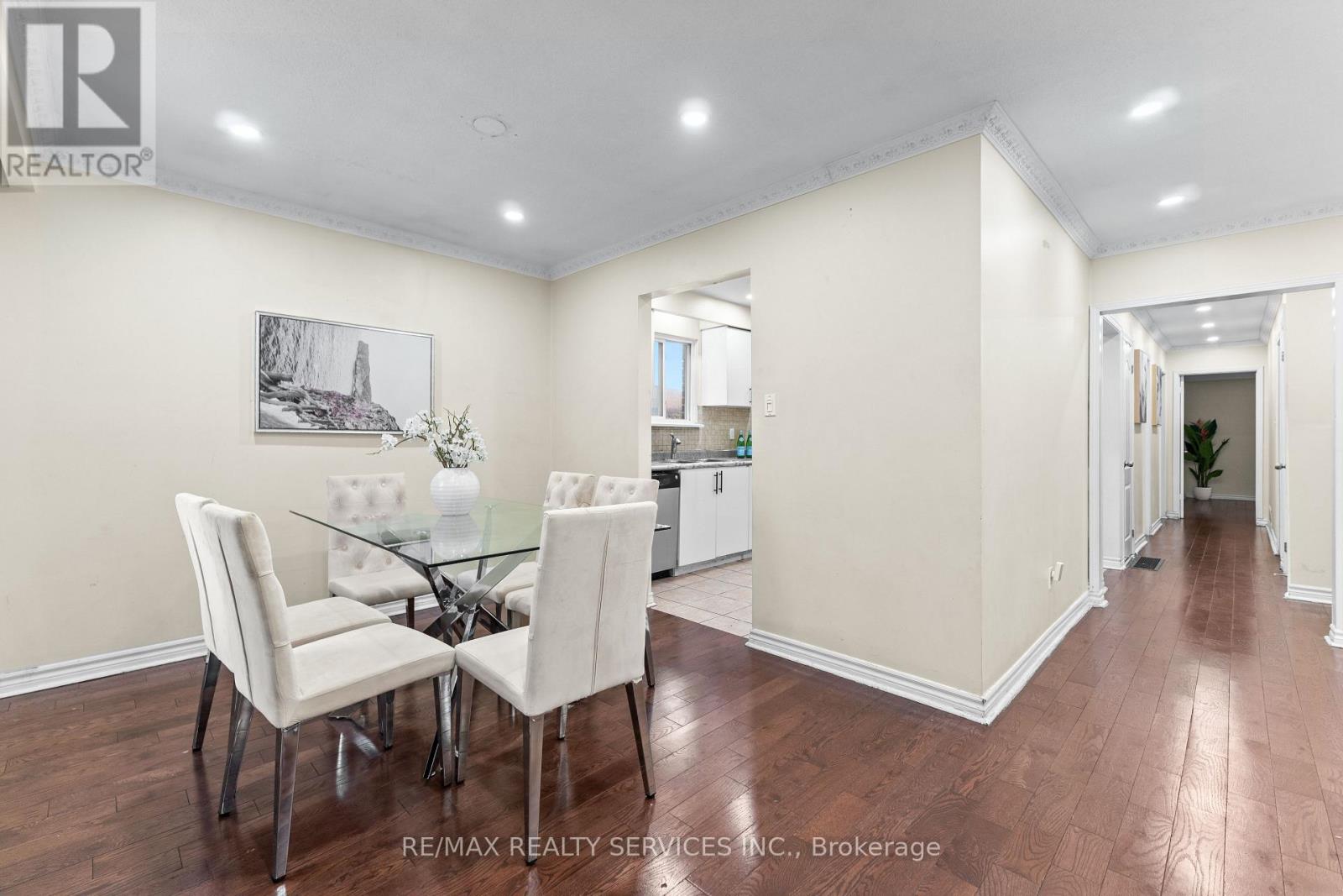 13 Linkdale Road, Brampton, Ontario  L6V 3A1 - Photo 9 - W12580118