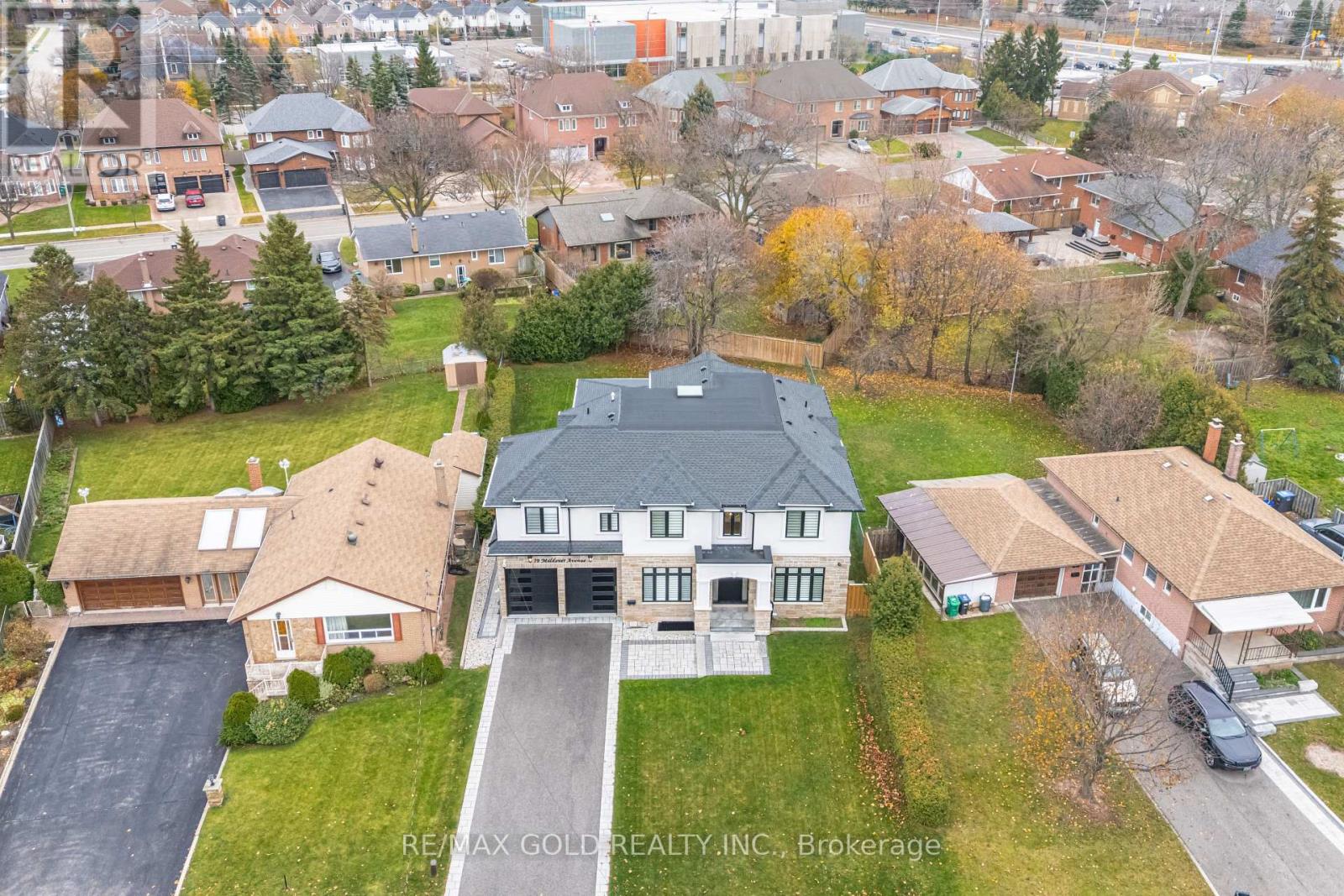 19 Maldaver Avenue, Mississauga, Ontario  L5M 1W4 - Photo 4 - W12705324