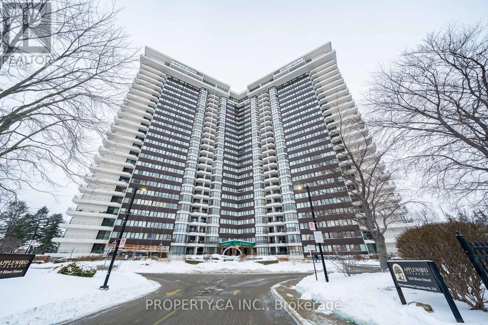 <div class="slider-price">$3,200 Monthly</div><p>2201 - 1333 Bloor Street, Mississauga, Ontario</p>