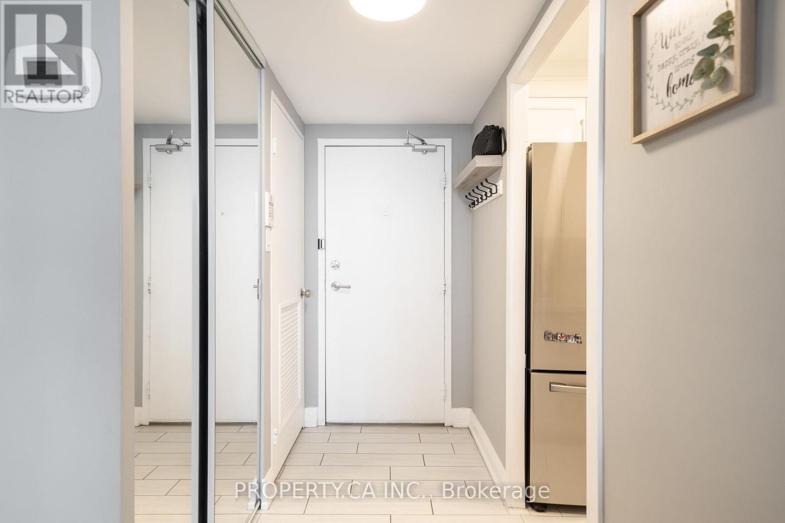 2201 - 1333 Bloor Street, Mississauga, Ontario  L4Y 3T6 - Photo 4 - W12705700