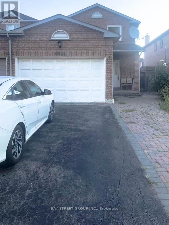 4641 Crosscreek Court, Mississauga, Ontario  L5V 1G5 - Photo 2 - W12705716