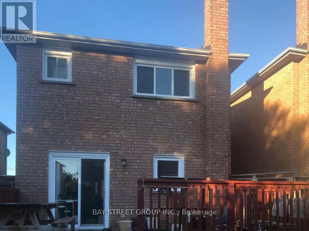 4641 Crosscreek Court, Mississauga, Ontario  L5V 1G5 - Photo 3 - W12705716