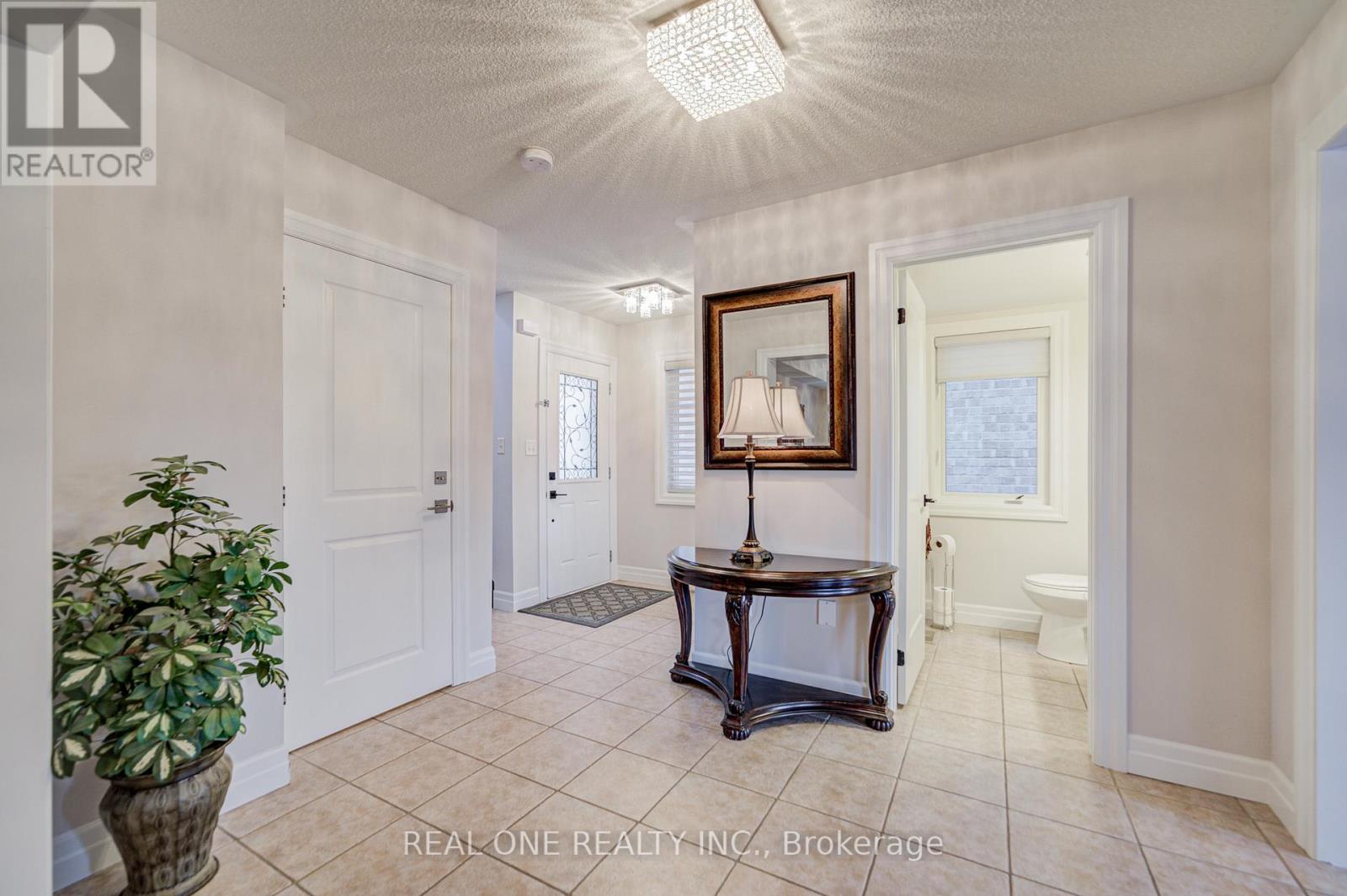 27 Cranston Street, Hamilton, Ontario  L9K 0E3 - Photo 2 - X12705710